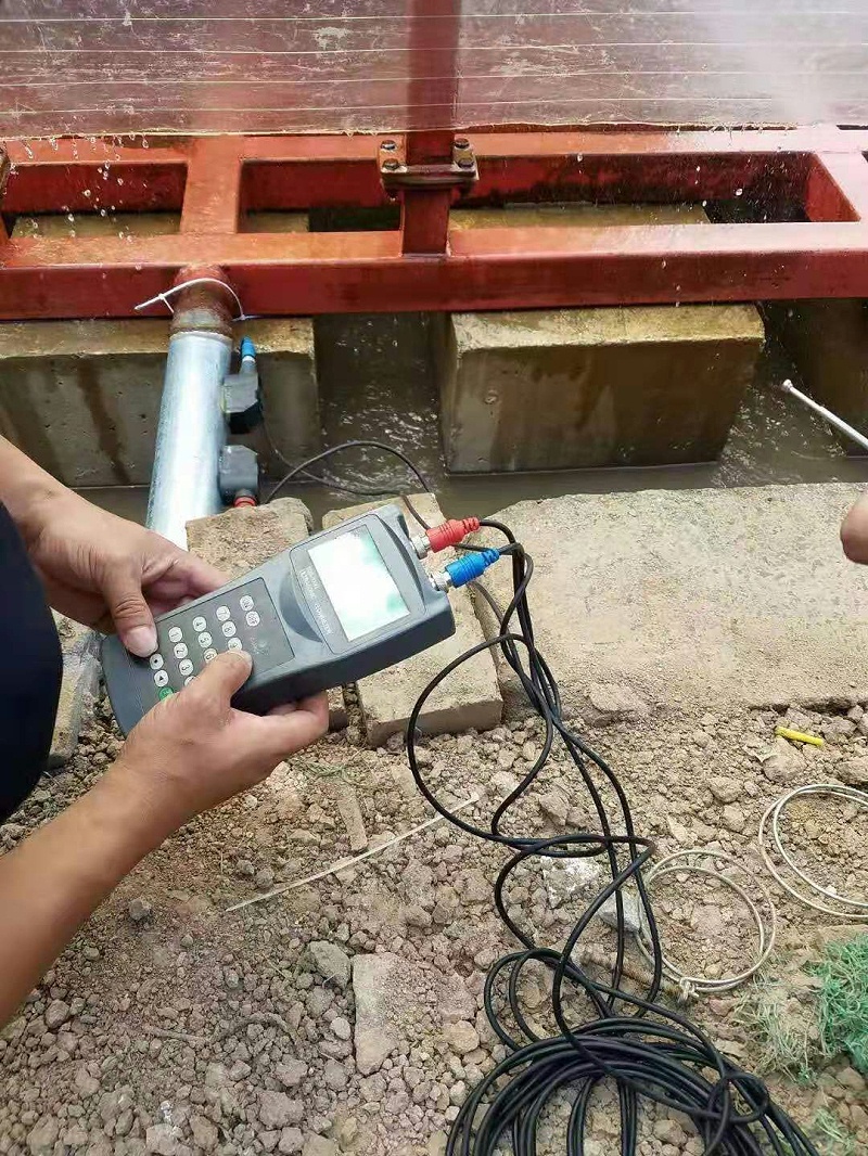 手持式超声波流量（liàng）计现场