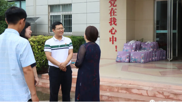 祥符區總工會走（zǒu）訪青（qīng）天午夜福利视频（yè）開展夏（xià）日送清涼活動
